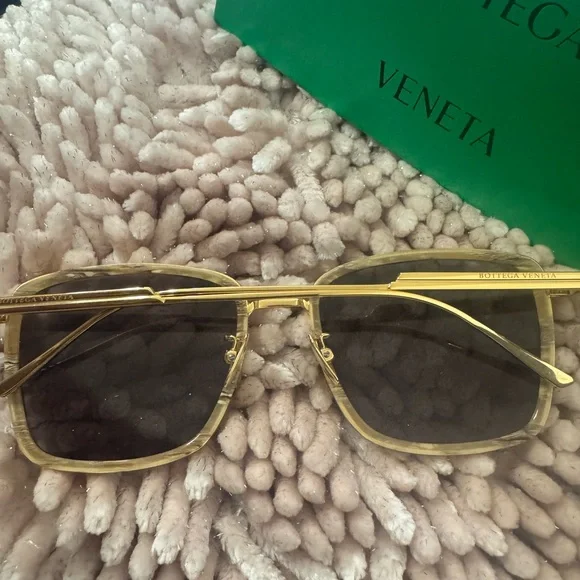 Botega Veneta Sun Glasses - Picture 3 of 3